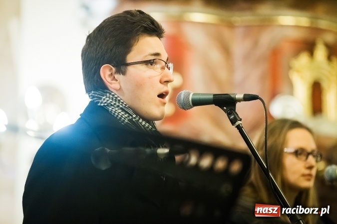 Zdjęcie w galerii na portalu naszraciborz.pl: Atlantyda kolędowała w Matce Bożej wiadomości z regionu