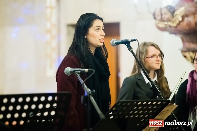 Zdjęcie w galerii na portalu naszraciborz.pl: Atlantyda kolędowała w Matce Bożej wiadomości z regionu