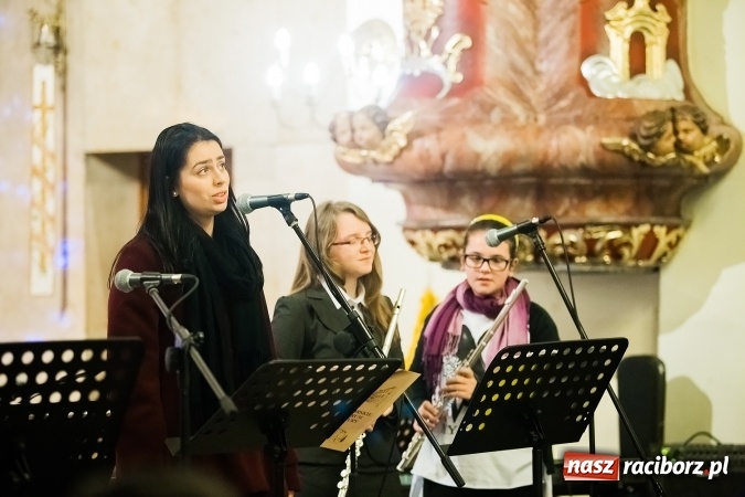 Zdjęcie w galerii na portalu naszraciborz.pl: Atlantyda kolędowała w Matce Bożej wiadomości z regionu