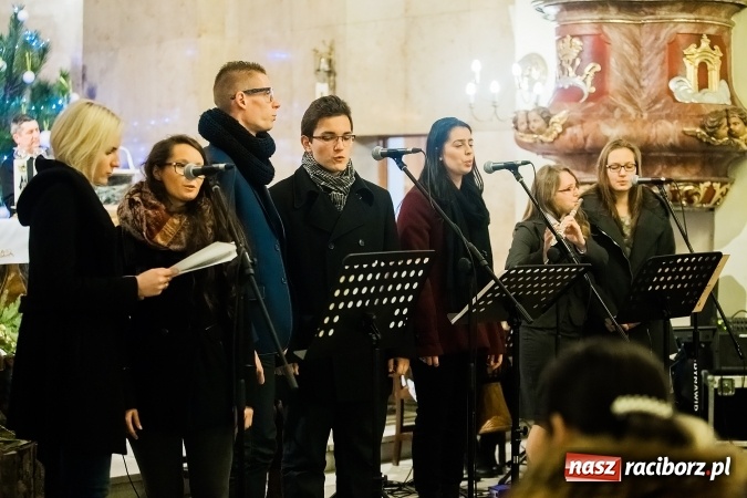 Zdjęcie w galerii na portalu naszraciborz.pl: Atlantyda kolędowała w Matce Bożej wiadomości z regionu