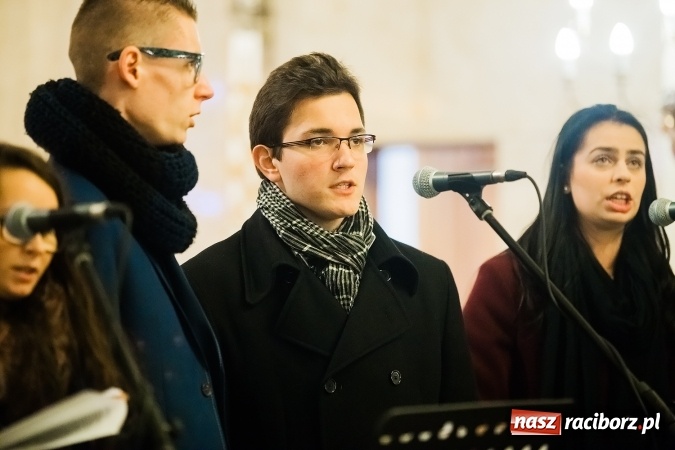 Zdjęcie w galerii na portalu naszraciborz.pl: Atlantyda kolędowała w Matce Bożej wiadomości z regionu