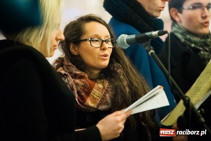 Zdjęcie w galerii na portalu naszraciborz.pl: Atlantyda kolędowała w Matce Bożej wiadomości z regionu