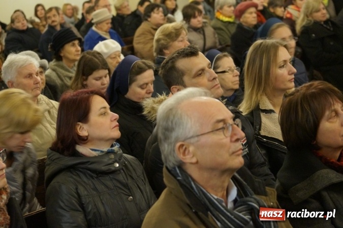 Zdjęcie w galerii na portalu naszraciborz.pl: Atlantyda kolędowała w Matce Bożej wiadomości z regionu