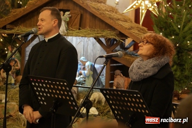 Zdjęcie w galerii na portalu naszraciborz.pl: Atlantyda kolędowała w Matce Bożej wiadomości z regionu