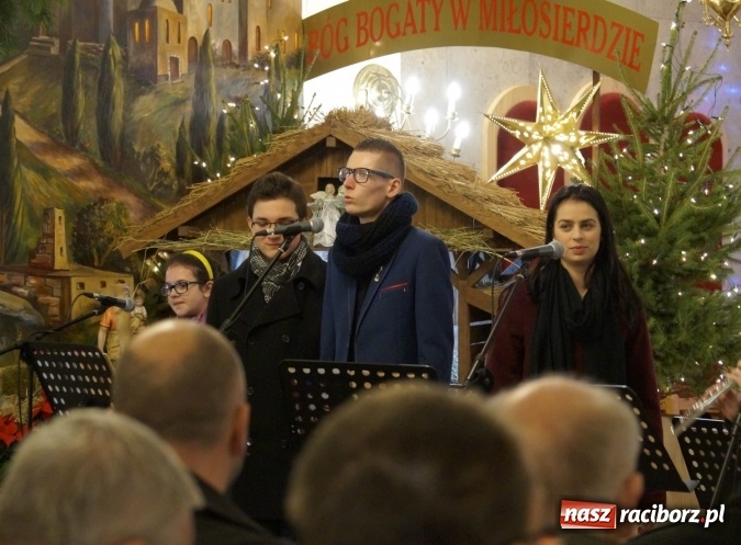 Zdjęcie w galerii na portalu naszraciborz.pl: Atlantyda kolędowała w Matce Bożej wiadomości z regionu