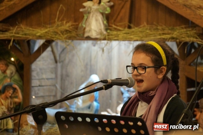 Zdjęcie w galerii na portalu naszraciborz.pl: Atlantyda kolędowała w Matce Bożej wiadomości z regionu