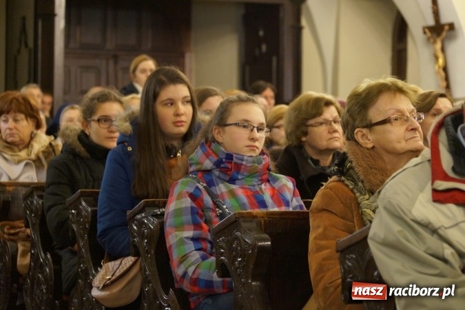 Zdjęcie w galerii na portalu naszraciborz.pl: Atlantyda kolędowała w Matce Bożej wiadomości z regionu