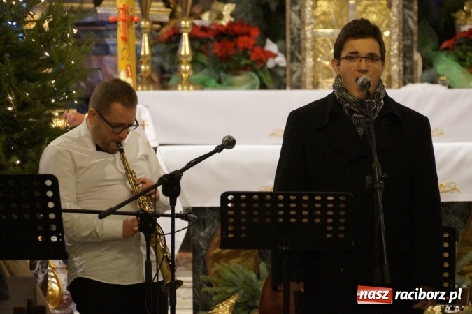 Zdjęcie w galerii na portalu naszraciborz.pl: Atlantyda kolędowała w Matce Bożej wiadomości z regionu