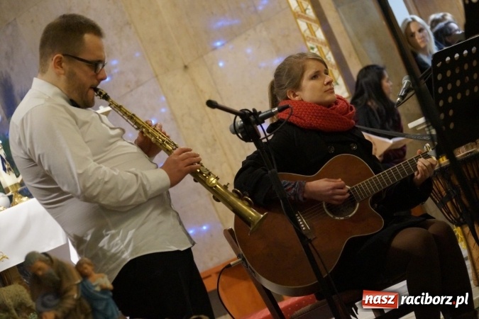 Zdjęcie w galerii na portalu naszraciborz.pl: Atlantyda kolędowała w Matce Bożej wiadomości z regionu