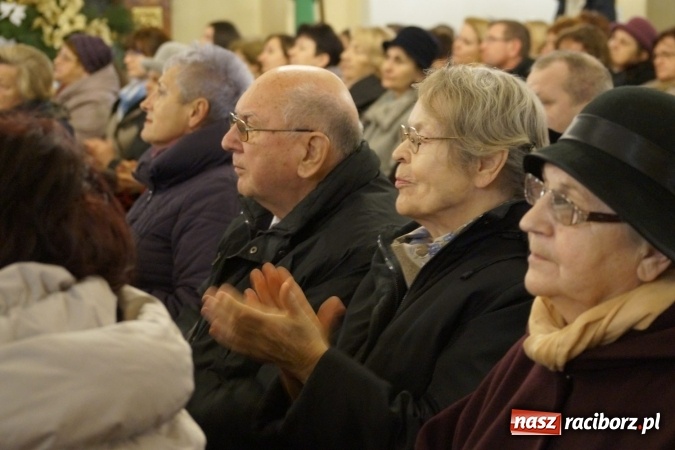 Zdjęcie w galerii na portalu naszraciborz.pl: Atlantyda kolędowała w Matce Bożej wiadomości z regionu