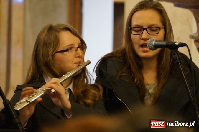 Zdjęcie w galerii na portalu naszraciborz.pl: Atlantyda kolędowała w Matce Bożej wiadomości z regionu