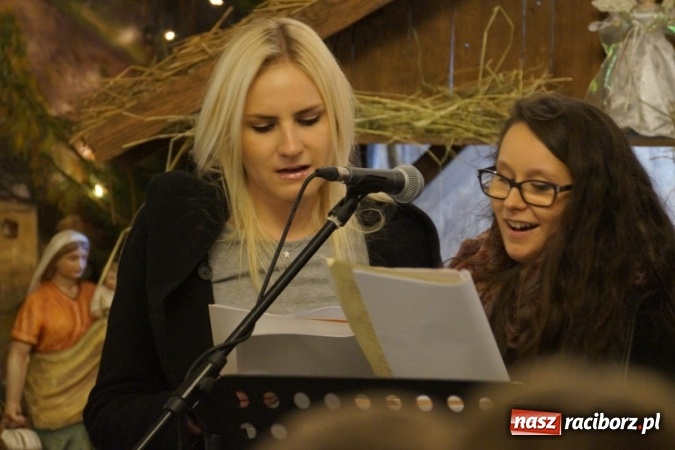 Zdjęcie w galerii na portalu naszraciborz.pl: Atlantyda kolędowała w Matce Bożej wiadomości z regionu
