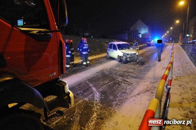 Zdjęcie w galerii na portalu naszraciborz.pl: Noga z gazu. Trudna sytuacja na drogach Raciborszczyzny. Kolizja na Rybnickiej wiadomości z regionu