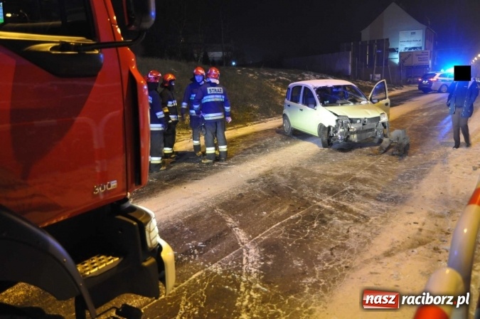 Zdjęcie w galerii na portalu naszraciborz.pl: Noga z gazu. Trudna sytuacja na drogach Raciborszczyzny. Kolizja na Rybnickiej wiadomości z regionu
