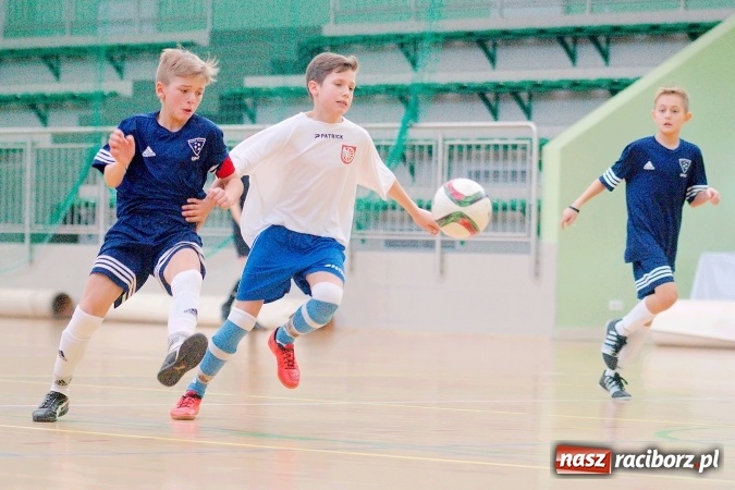 Zdjęcie w galerii na portalu naszraciborz.pl: Sportowe emocje w Arenie Rafako. III Turniej Noworoczny o puchar dyrektora SMS za nami. Raciborska Unia zwycięska wiadomości z regionu