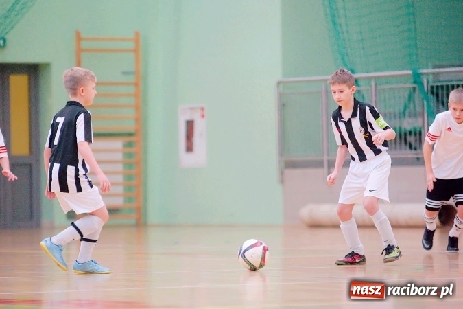 Zdjęcie w galerii na portalu naszraciborz.pl: Sportowe emocje w Arenie Rafako. III Turniej Noworoczny o puchar dyrektora SMS za nami. Raciborska Unia zwycięska wiadomości z regionu