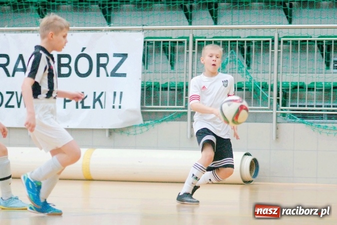 Zdjęcie w galerii na portalu naszraciborz.pl: Sportowe emocje w Arenie Rafako. III Turniej Noworoczny o puchar dyrektora SMS za nami. Raciborska Unia zwycięska wiadomości z regionu