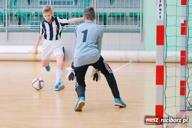 Zdjęcie w galerii na portalu naszraciborz.pl: Sportowe emocje w Arenie Rafako. III Turniej Noworoczny o puchar dyrektora SMS za nami. Raciborska Unia zwycięska wiadomości z regionu