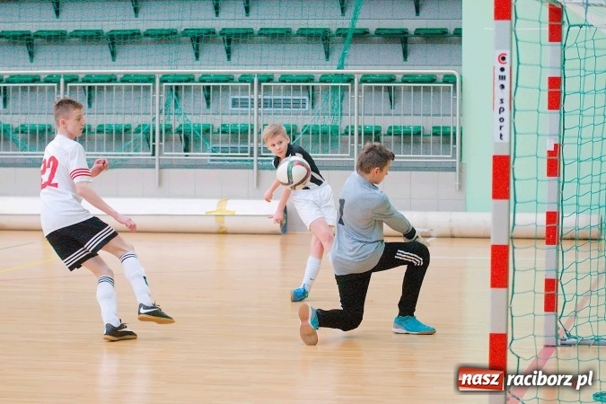 Zdjęcie w galerii na portalu naszraciborz.pl: Sportowe emocje w Arenie Rafako. III Turniej Noworoczny o puchar dyrektora SMS za nami. Raciborska Unia zwycięska wiadomości z regionu