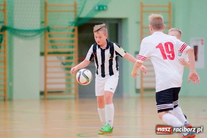 Zdjęcie w galerii na portalu naszraciborz.pl: Sportowe emocje w Arenie Rafako. III Turniej Noworoczny o puchar dyrektora SMS za nami. Raciborska Unia zwycięska wiadomości z regionu