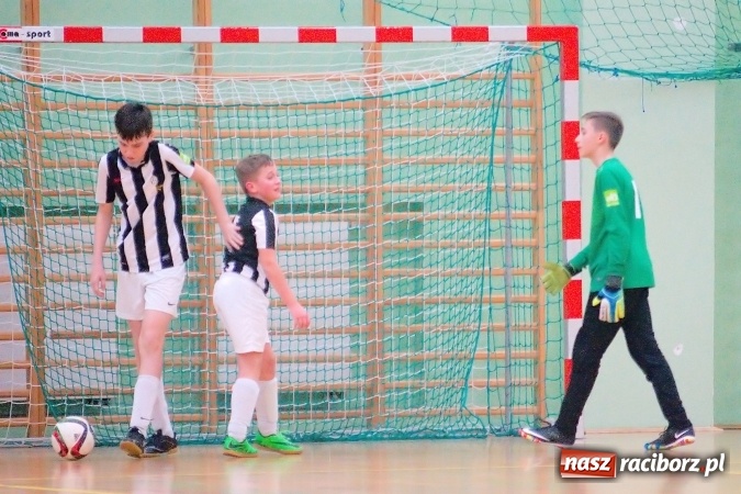 Zdjęcie w galerii na portalu naszraciborz.pl: Sportowe emocje w Arenie Rafako. III Turniej Noworoczny o puchar dyrektora SMS za nami. Raciborska Unia zwycięska wiadomości z regionu