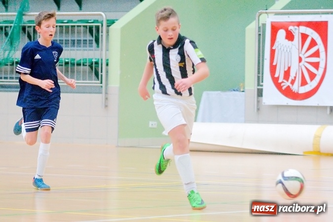 Zdjęcie w galerii na portalu naszraciborz.pl: Sportowe emocje w Arenie Rafako. III Turniej Noworoczny o puchar dyrektora SMS za nami. Raciborska Unia zwycięska wiadomości z regionu