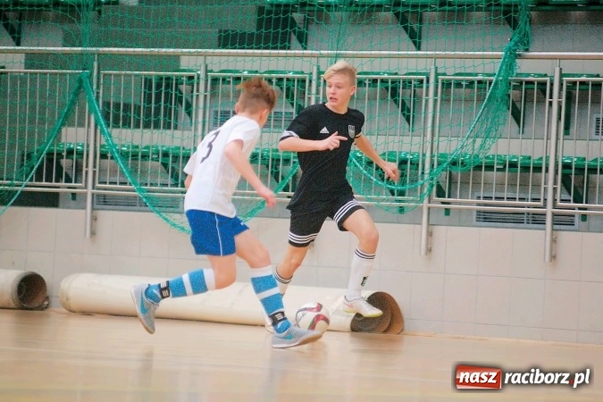 Zdjęcie w galerii na portalu naszraciborz.pl: Sportowe emocje w Arenie Rafako. III Turniej Noworoczny o puchar dyrektora SMS za nami. Raciborska Unia zwycięska wiadomości z regionu