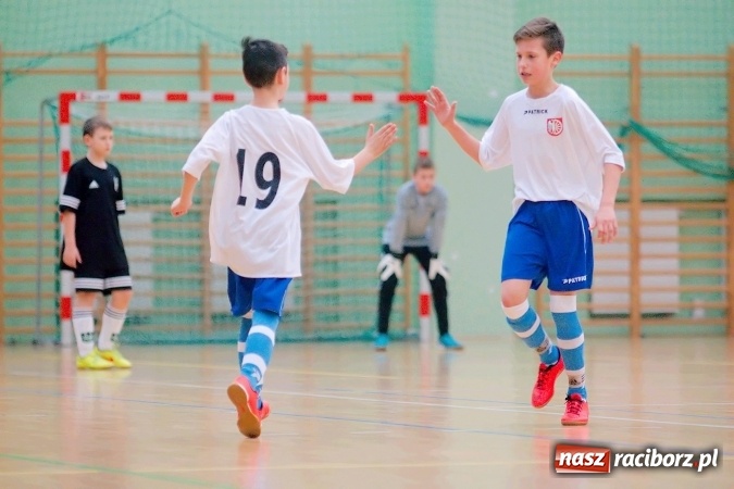 Zdjęcie w galerii na portalu naszraciborz.pl: Sportowe emocje w Arenie Rafako. III Turniej Noworoczny o puchar dyrektora SMS za nami. Raciborska Unia zwycięska wiadomości z regionu