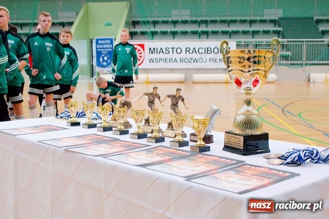 Zdjęcie w galerii na portalu naszraciborz.pl: Sportowe emocje w Arenie Rafako. III Turniej Noworoczny o puchar dyrektora SMS za nami. Raciborska Unia zwycięska wiadomości z regionu