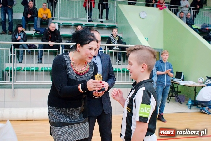 Zdjęcie w galerii na portalu naszraciborz.pl: Sportowe emocje w Arenie Rafako. III Turniej Noworoczny o puchar dyrektora SMS za nami. Raciborska Unia zwycięska wiadomości z regionu