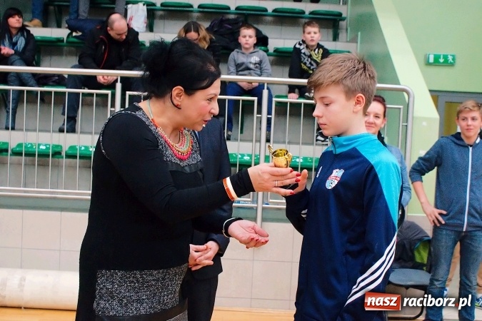 Zdjęcie w galerii na portalu naszraciborz.pl: Sportowe emocje w Arenie Rafako. III Turniej Noworoczny o puchar dyrektora SMS za nami. Raciborska Unia zwycięska wiadomości z regionu