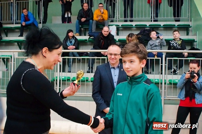 Zdjęcie w galerii na portalu naszraciborz.pl: Sportowe emocje w Arenie Rafako. III Turniej Noworoczny o puchar dyrektora SMS za nami. Raciborska Unia zwycięska wiadomości z regionu