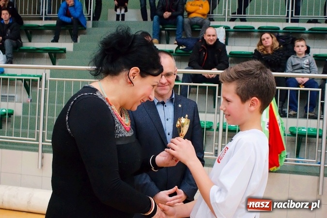 Zdjęcie w galerii na portalu naszraciborz.pl: Sportowe emocje w Arenie Rafako. III Turniej Noworoczny o puchar dyrektora SMS za nami. Raciborska Unia zwycięska wiadomości z regionu