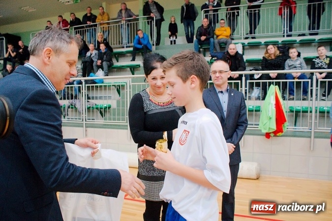 Zdjęcie w galerii na portalu naszraciborz.pl: Sportowe emocje w Arenie Rafako. III Turniej Noworoczny o puchar dyrektora SMS za nami. Raciborska Unia zwycięska wiadomości z regionu