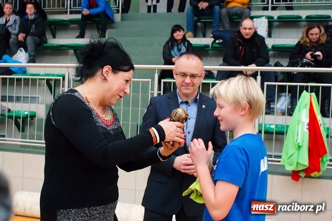 Zdjęcie w galerii na portalu naszraciborz.pl: Sportowe emocje w Arenie Rafako. III Turniej Noworoczny o puchar dyrektora SMS za nami. Raciborska Unia zwycięska wiadomości z regionu