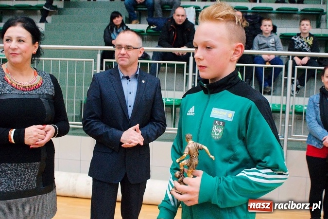 Zdjęcie w galerii na portalu naszraciborz.pl: Sportowe emocje w Arenie Rafako. III Turniej Noworoczny o puchar dyrektora SMS za nami. Raciborska Unia zwycięska wiadomości z regionu