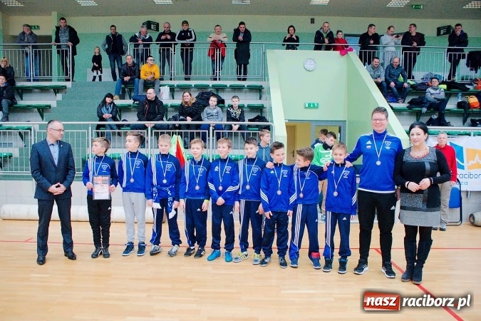 Zdjęcie w galerii na portalu naszraciborz.pl: Sportowe emocje w Arenie Rafako. III Turniej Noworoczny o puchar dyrektora SMS za nami. Raciborska Unia zwycięska wiadomości z regionu