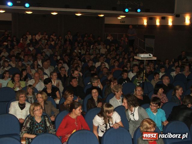 Zdjęcie w galerii na portalu naszraciborz.pl: Najtrudniej nie patrzeć w oko kamery  wiadomości z regionu