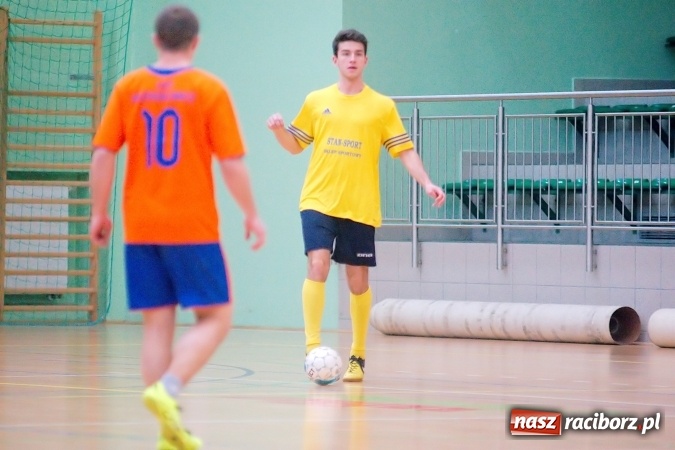 Zdjęcie w galerii na portalu naszraciborz.pl: HLPN: Niedzielny maraton futsalu. Zmarnowana szansa M&D Metallbau. Galaktikos nowym liderem I ligi wiadomości z regionu