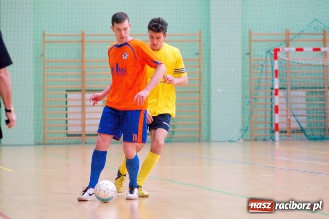 Zdjęcie w galerii na portalu naszraciborz.pl: HLPN: Niedzielny maraton futsalu. Zmarnowana szansa M&D Metallbau. Galaktikos nowym liderem I ligi wiadomości z regionu