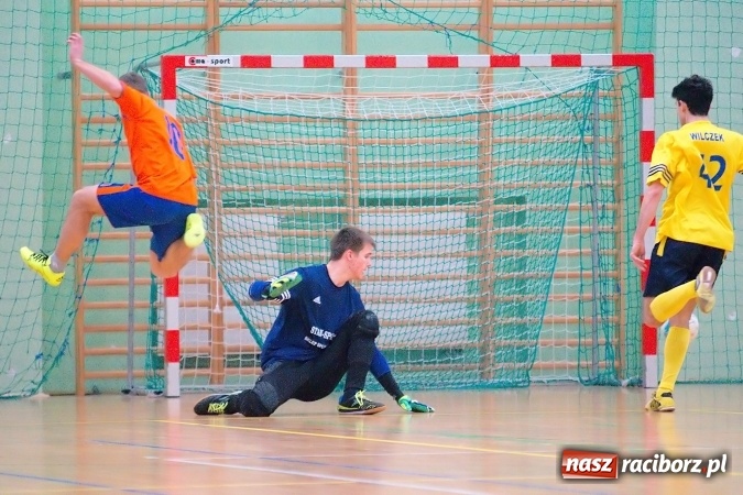 Zdjęcie w galerii na portalu naszraciborz.pl: HLPN: Niedzielny maraton futsalu. Zmarnowana szansa M&D Metallbau. Galaktikos nowym liderem I ligi wiadomości z regionu