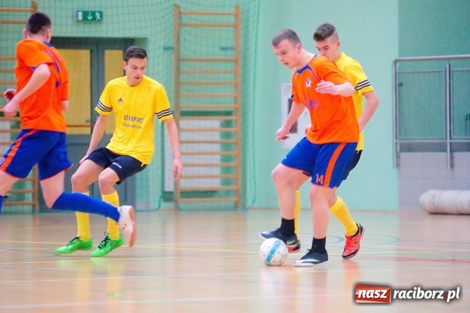 Zdjęcie w galerii na portalu naszraciborz.pl: HLPN: Niedzielny maraton futsalu. Zmarnowana szansa M&D Metallbau. Galaktikos nowym liderem I ligi wiadomości z regionu