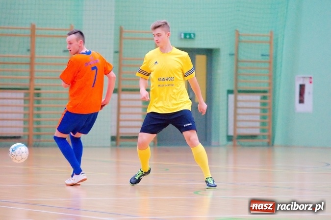 Zdjęcie w galerii na portalu naszraciborz.pl: HLPN: Niedzielny maraton futsalu. Zmarnowana szansa M&D Metallbau. Galaktikos nowym liderem I ligi wiadomości z regionu