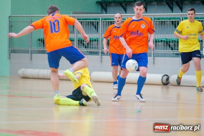 Zdjęcie w galerii na portalu naszraciborz.pl: HLPN: Niedzielny maraton futsalu. Zmarnowana szansa M&D Metallbau. Galaktikos nowym liderem I ligi wiadomości z regionu