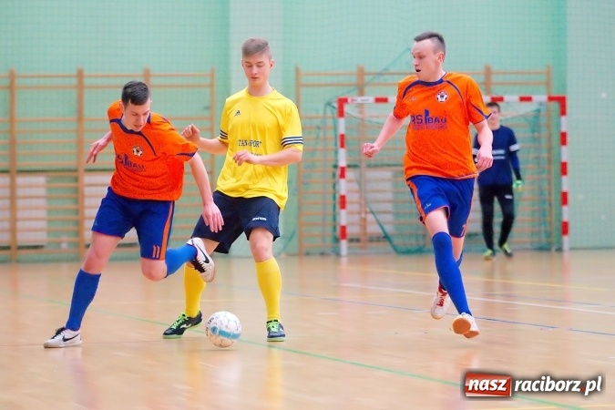 Zdjęcie w galerii na portalu naszraciborz.pl: HLPN: Niedzielny maraton futsalu. Zmarnowana szansa M&D Metallbau. Galaktikos nowym liderem I ligi wiadomości z regionu