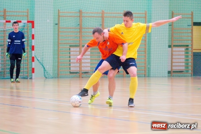 Zdjęcie w galerii na portalu naszraciborz.pl: HLPN: Niedzielny maraton futsalu. Zmarnowana szansa M&D Metallbau. Galaktikos nowym liderem I ligi wiadomości z regionu