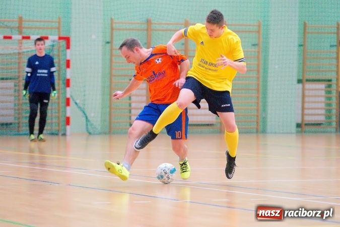 Zdjęcie w galerii na portalu naszraciborz.pl: HLPN: Niedzielny maraton futsalu. Zmarnowana szansa M&D Metallbau. Galaktikos nowym liderem I ligi wiadomości z regionu