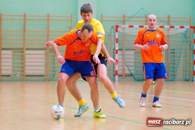 Zdjęcie w galerii na portalu naszraciborz.pl: HLPN: Niedzielny maraton futsalu. Zmarnowana szansa M&D Metallbau. Galaktikos nowym liderem I ligi wiadomości z regionu