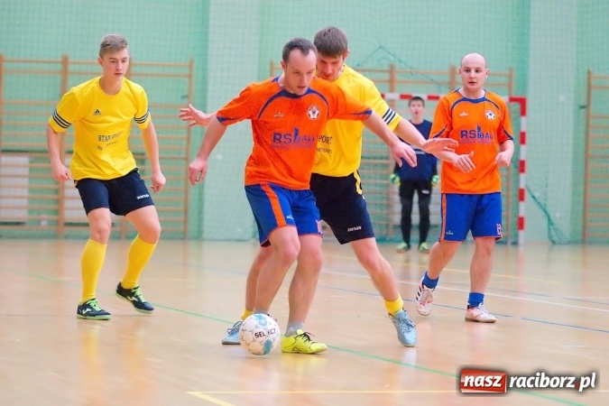 Zdjęcie w galerii na portalu naszraciborz.pl: HLPN: Niedzielny maraton futsalu. Zmarnowana szansa M&D Metallbau. Galaktikos nowym liderem I ligi wiadomości z regionu