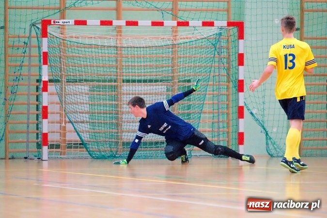 Zdjęcie w galerii na portalu naszraciborz.pl: HLPN: Niedzielny maraton futsalu. Zmarnowana szansa M&D Metallbau. Galaktikos nowym liderem I ligi wiadomości z regionu